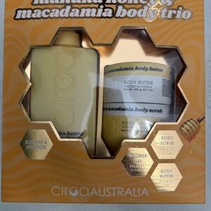 Ciroa shower gel, body butter and body scrub kit Manuka honey plus macadamia
